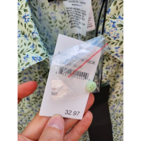 Know. One. Cares Green Floral Dress - Size Medium - Picture 6 of 6